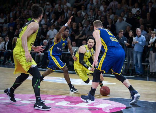 伪九号战术 伪九号战术